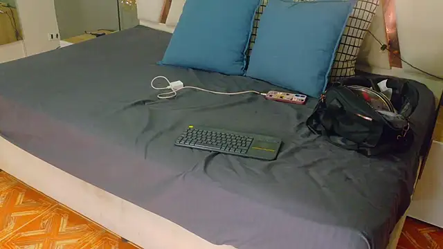 Chatroom XXX en direct de JenaCooper_