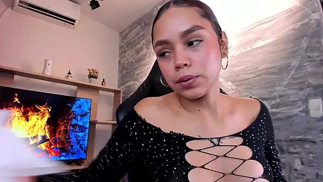 CarolineFyre Adlı Modelin Canlı XXX Sohbeti