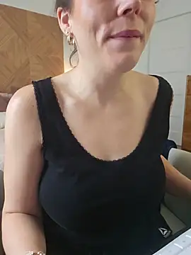 Ellie-Elizabeth Chat XXX in diretta