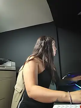 MissNyraSecret Chat XXX live
