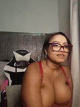 Yameil Chat XXX live