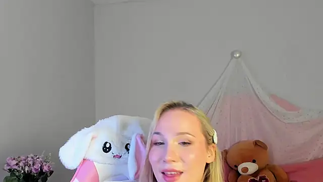 ElaraVoltage's Live XXX Chat