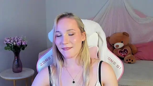 ElaraVoltage Chat XXX live