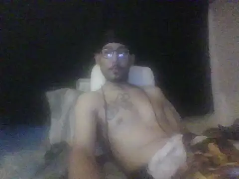 ThrowedWorldWide élő XXX-chatje