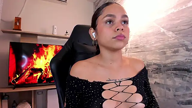 CarolineFyre Chat XXX live