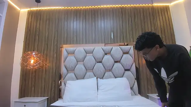 adams_bobby: απευθείας συνομιλία ΧΧΧ