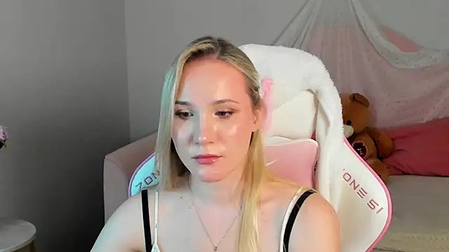 Chat XXX en directo de ElaraVoltage
