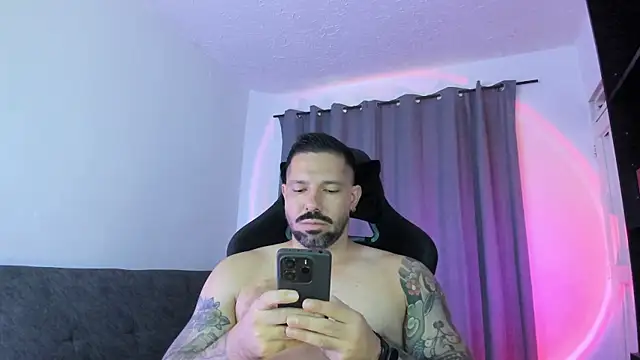 Pierre_Vidal's Live XXX Chat
