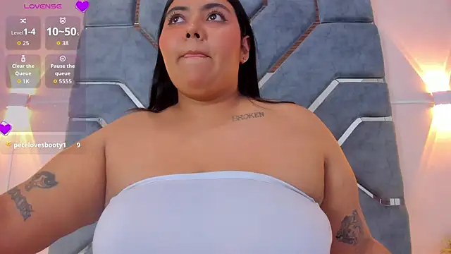 LucciaPorter élő XXX-chatje