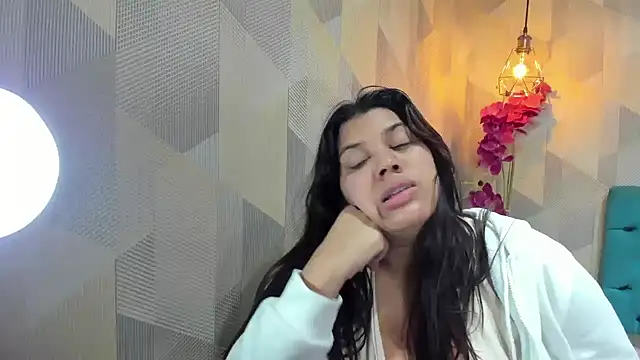LindaBreeS Adlı Modelin Canlı XXX Sohbeti