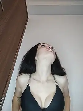 צ'אט XXX בשידור חי של icedrosemarye
