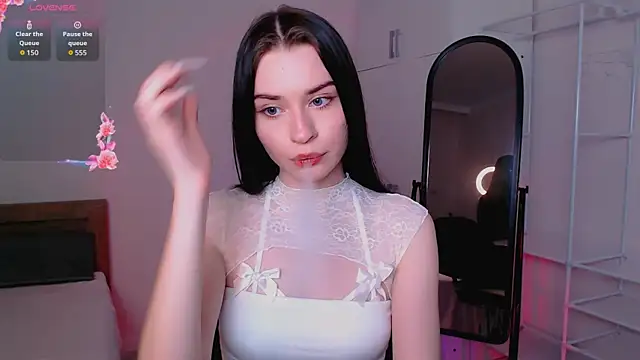 Chat +18 de Tina_Charm ao vivo