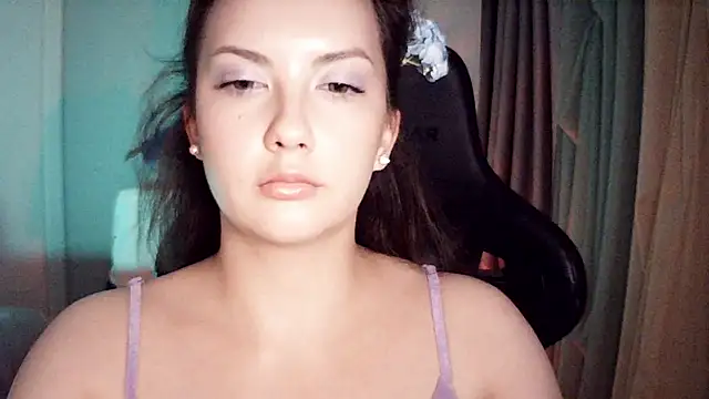 MoodieMira Chat XXX in diretta