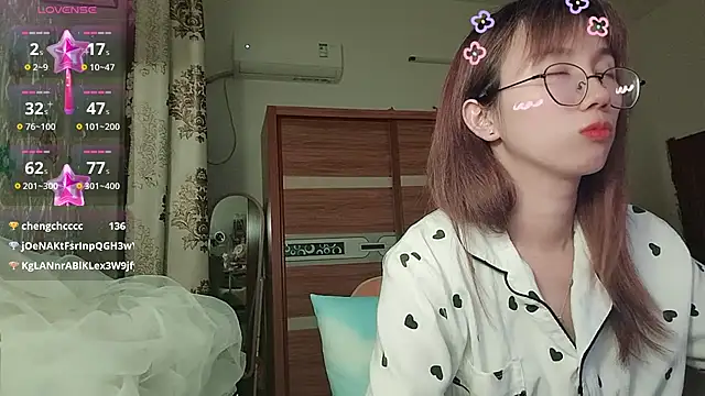 Lili_666 élő XXX-chatje
