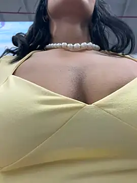Chatroom XXX en direct de MonserratJons01