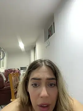 ZenyShy Adlı Modelin Canlı XXX Sohbeti