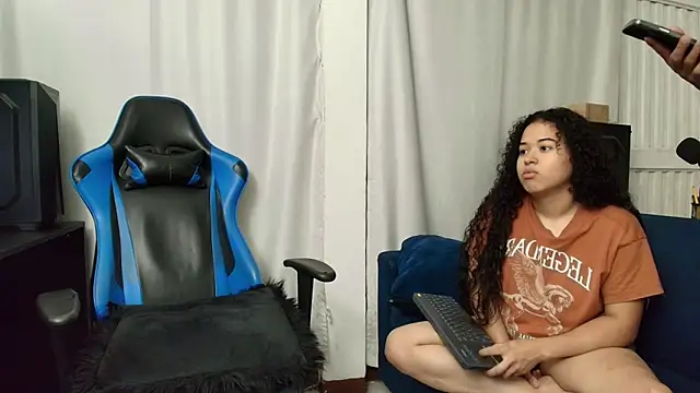 Онлайн чат XXX ema_abby