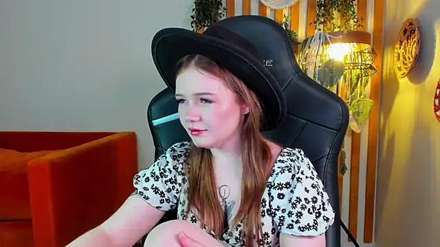 ElinaVale Chat XXX in diretta