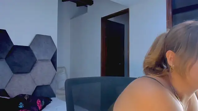 MikaelaStone – Live XXX-chat