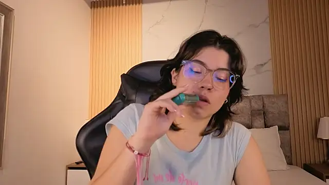 צ'אט XXX בשידור חי של alkivamoon