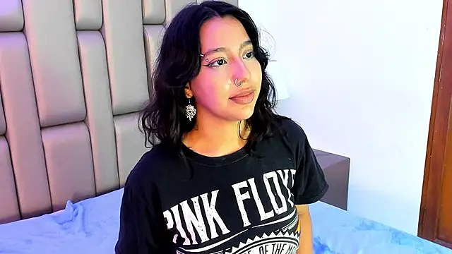 ParanoidTemptaion_ Adlı Modelin Canlı XXX Sohbeti
