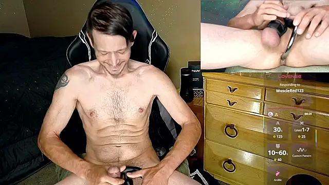 MasterForgedRayy élő XXX-chatje