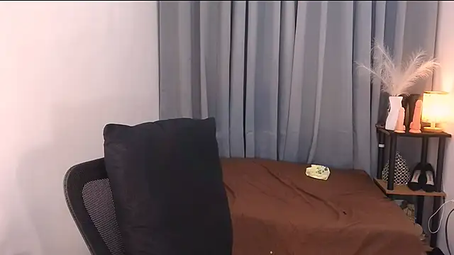 Mimi_Mckinley Adlı Modelin Canlı XXX Sohbeti