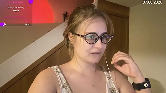 JacyWinslat Adlı Modelin Canlı XXX Sohbeti