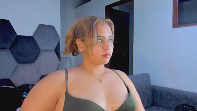 MikaelaStone – Naživo XXX chat