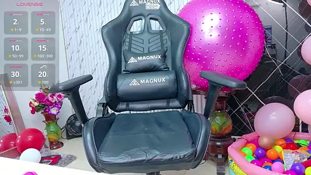 lararoberts_'s Live XXX Chat