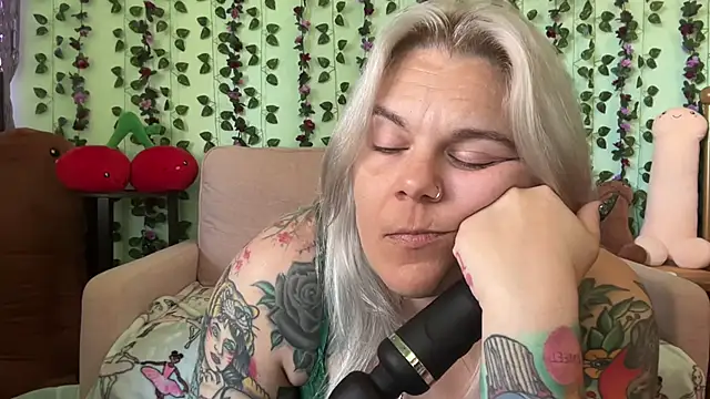 CherryBombBomb Live XXX Chat