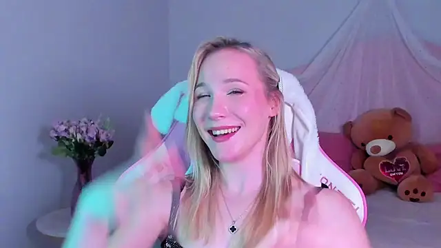 Chat XXX en directo de ElaraVoltage