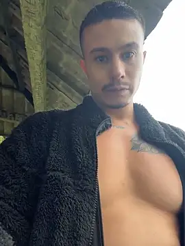 DominickSullivan 即時 XXX 聊天
