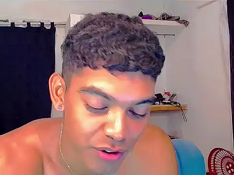 theMyke101 élő XXX-chatje