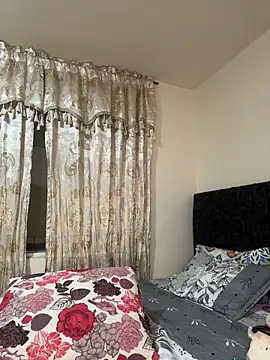 Tayler_Kim Live XXX-Chat