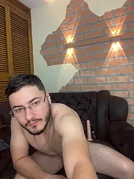 Brandon_01 Adlı Modelin Canlı XXX Sohbeti
