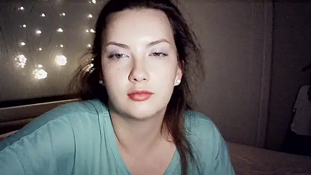 MoodieMira live XXX chat