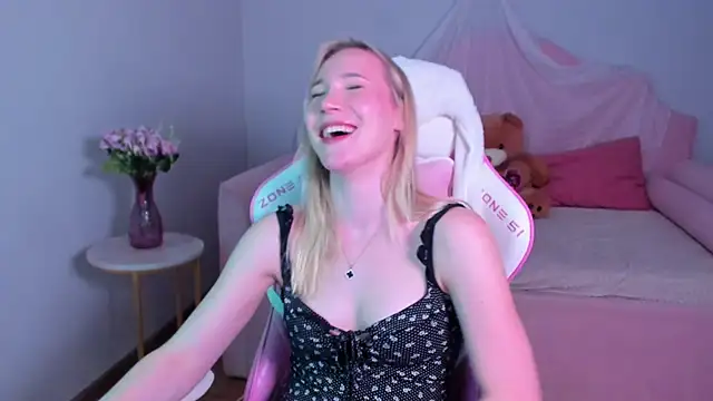 XXX chat uživo modela ElaraVoltage