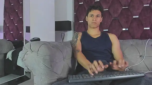 Chatroom XXX en direct de TonyBenedetti