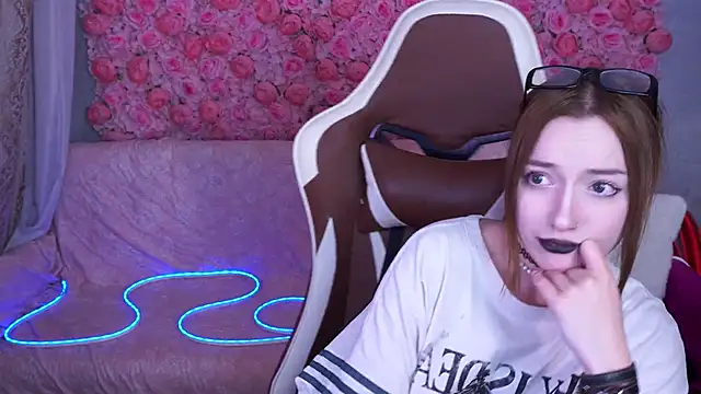 LizzaMoonn's Live XXX Chat