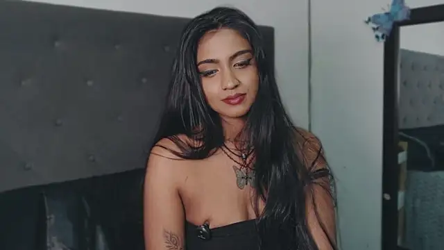 Delilah_Blazee élő XXX-chatje