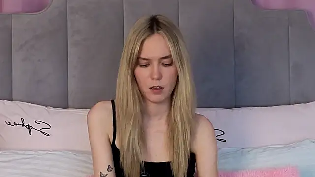 NikkiRyx Chat XXX live