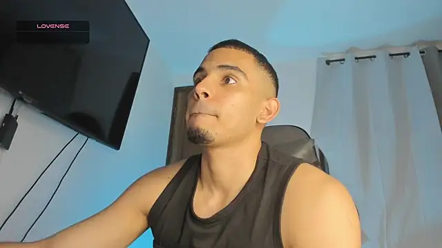 Czat XXX na żywo – Lucca__
