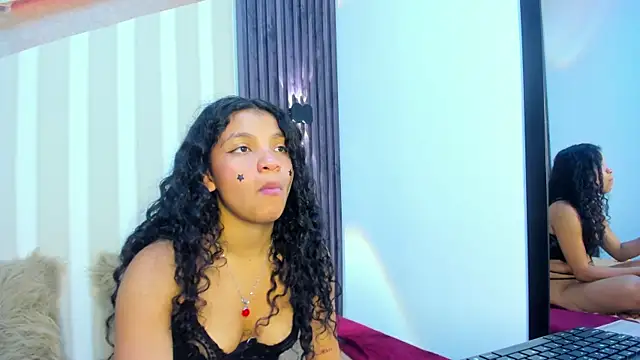 Chat XXX ao vivo de LittleeStar