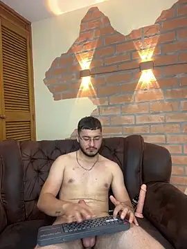 Brandon_01's Live XXX Chat