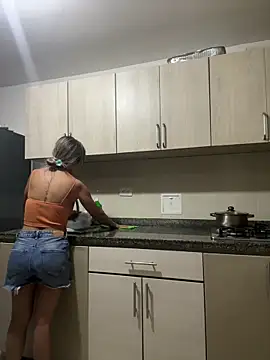 valentina_herrrera 即時 XXX 聊天