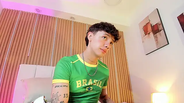 Show modela Tomy_Rox na web-kameri
