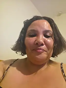 Curvy-Nthabi_X Live XXX-Chat
