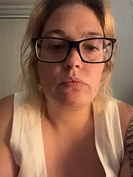 SecretRavenXO Adlı Modelin Canlı XXX Sohbeti