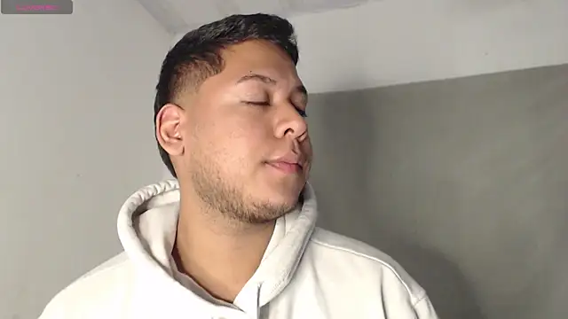 nicolas_cr1's Live XXX Chat